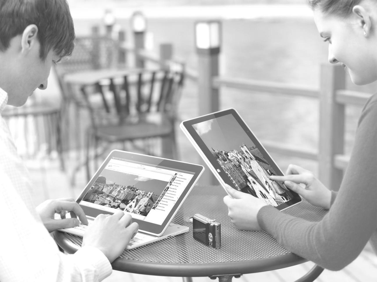 Equipa a trabalhar em estratégias de SEO local para negócios em Cascais